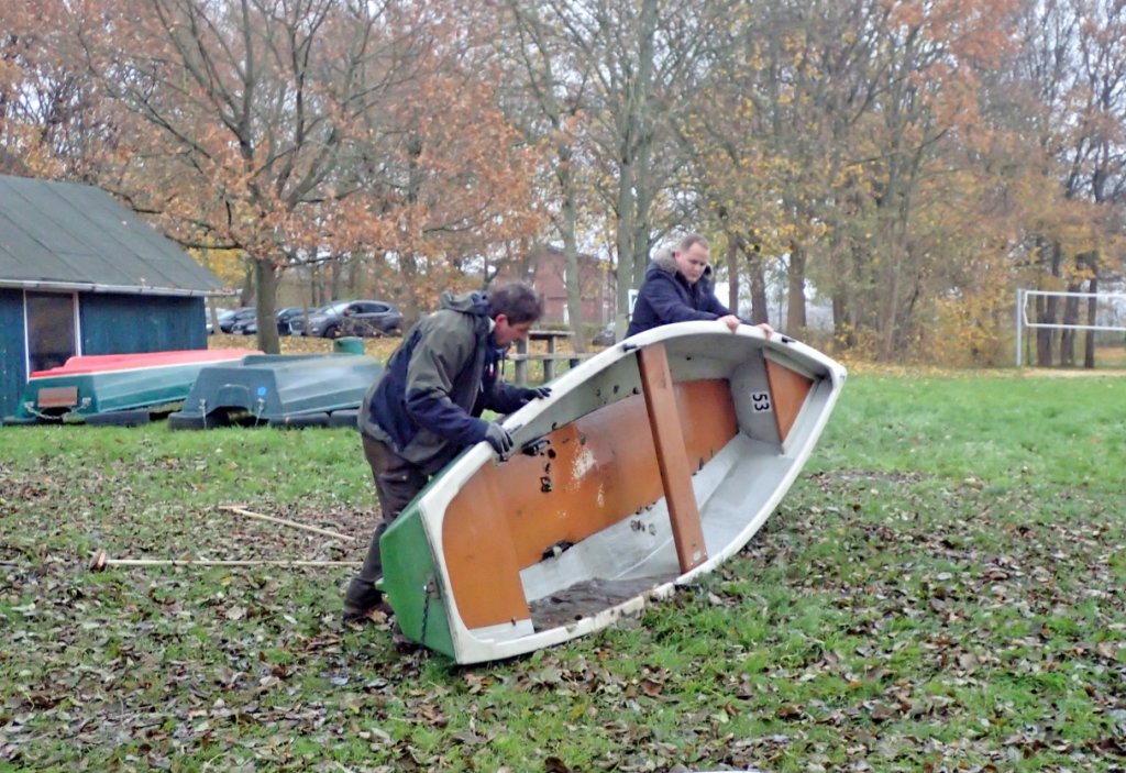 abkippendesdreckwassersnachdemschrubben.jpg